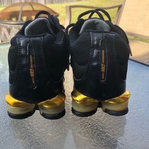 size 11 women's nike shox shoes